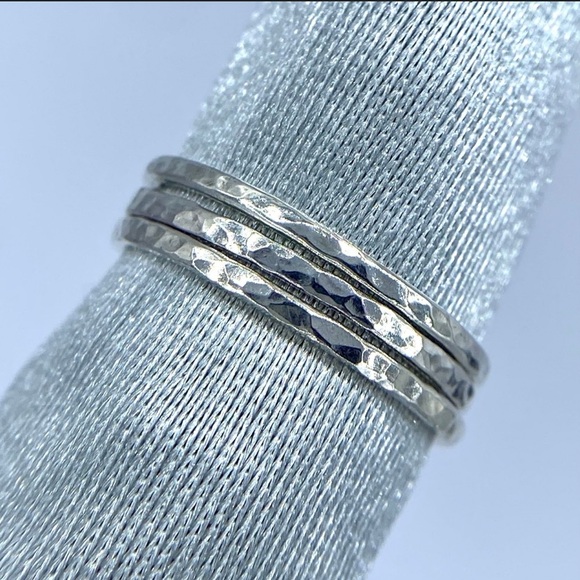 Set of 3 Sterling silver textured ring bands, dainty everyday rings, 1.2mm rings - Picture 2 of 4